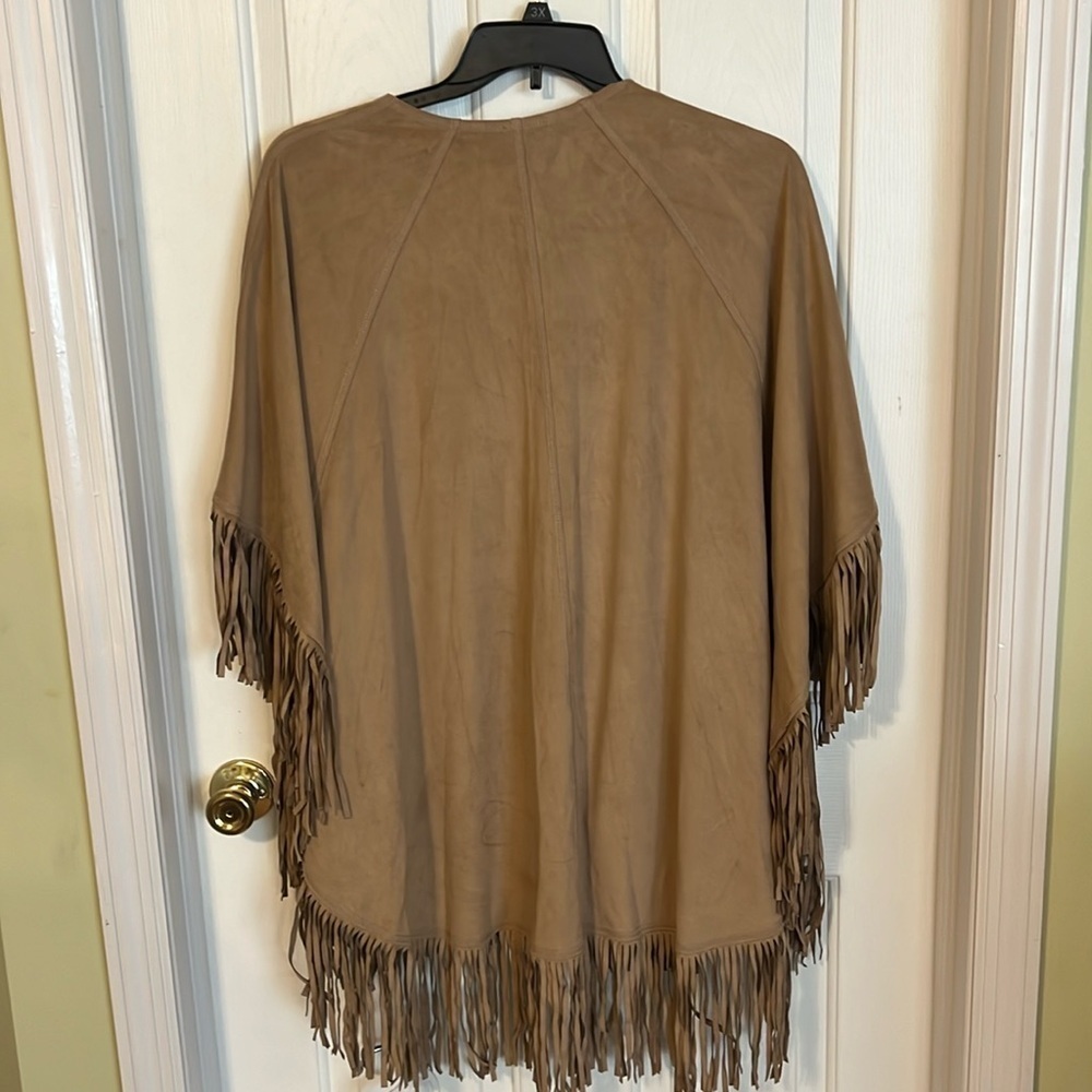 Nygard fringed faux suede shawl.Size- 1 SZ.Preowned, good condition, camel color - Picture 2 of 10